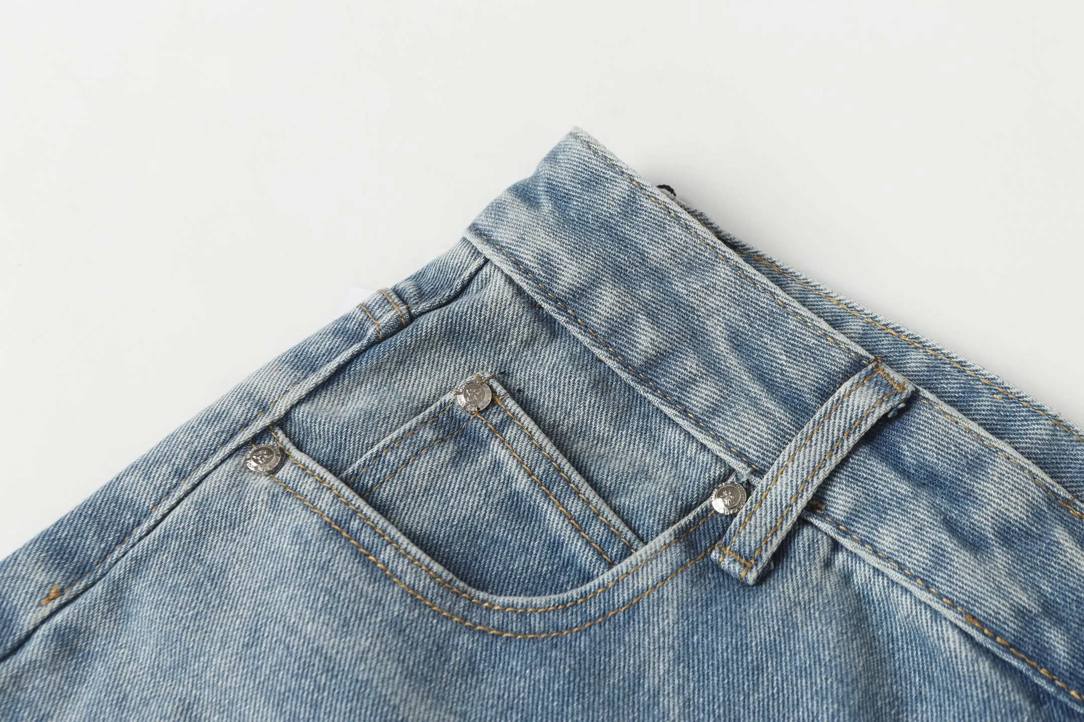 P260 Cross-border model, please do not place an order if you are pursuing quality - Chrome Hearts/Chrome Hearts Cross ✝️ Inlaid embroidered washed jeans, trousers and casual pants - High weight, high density and high quality. The wool is soft, delicate and skin-friendly. It feels soft and silky. It has excellent warmth and skin-friendly properties. - Customized weaving and dyeing, no color difference. No matter the fabric or workmanship details, it beats the ordinary version on the market - Hardware zipper accessories are all customized, full of details -Colour: washed blue -Size: 28 30 32 34 36